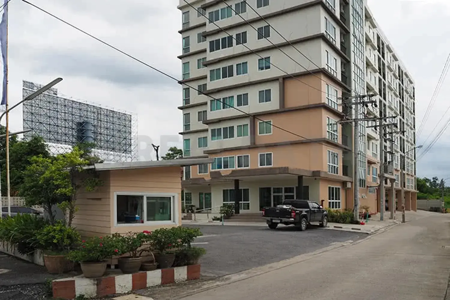 Ratchapruek Condominium