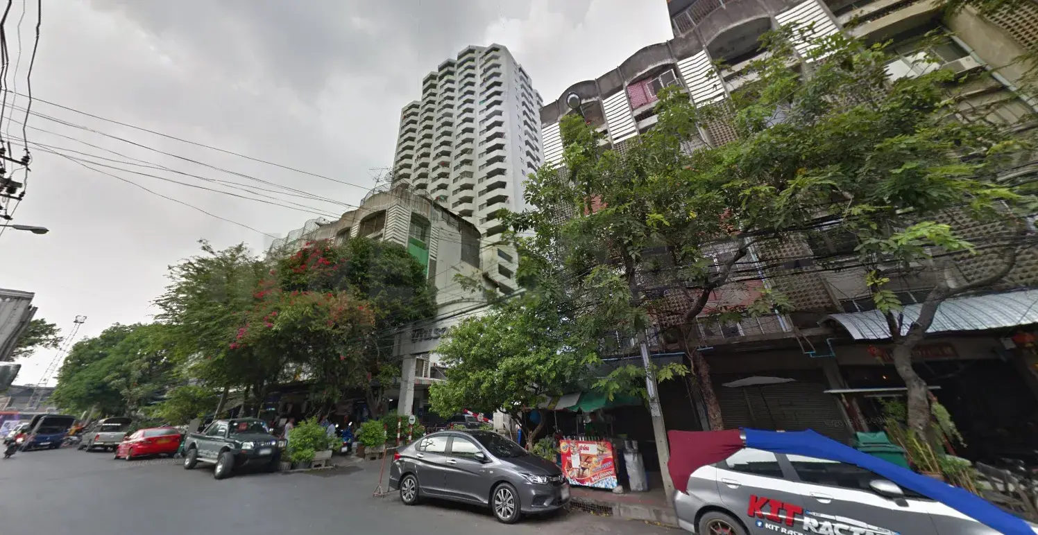 Baan RongMuang Condominium