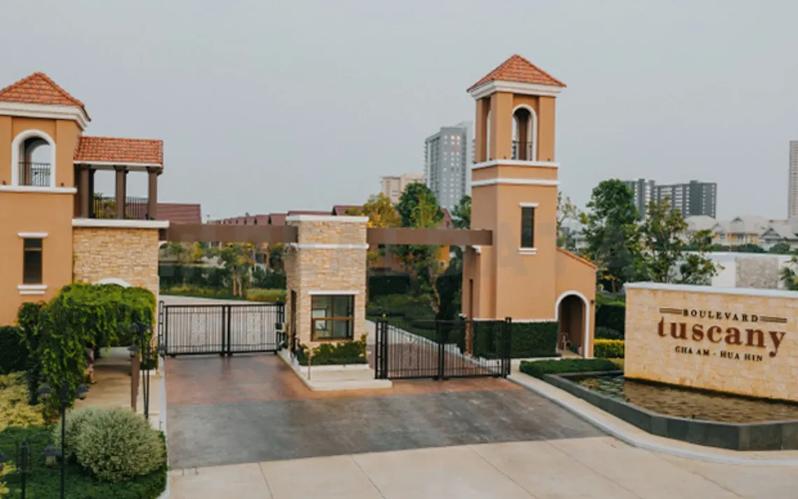 BOULEVARD TUSCANY